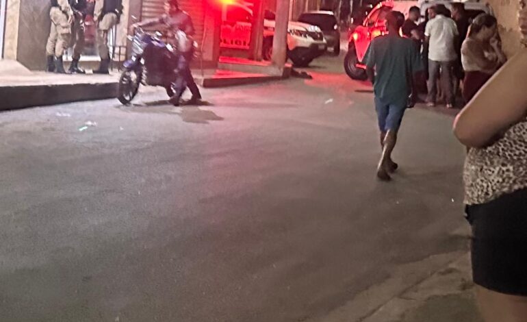 Homem é morto a tiros dentro de pizzaria na Vila Pedrosa