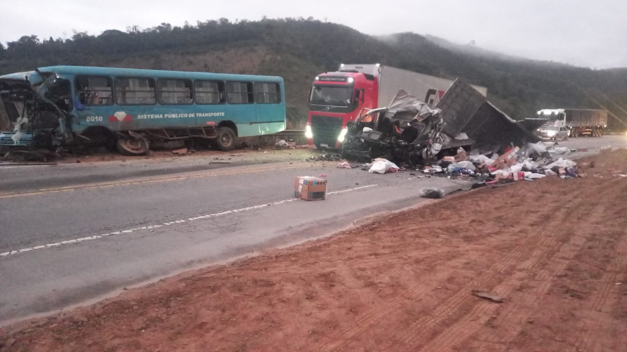 Grave acidente próximo ao distrito de Mucuri deixa vítimas fatais