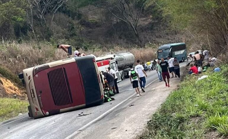  Grave acidente na BR-418, próximo a Carlos Chagas, deixa várias vítimas feridas